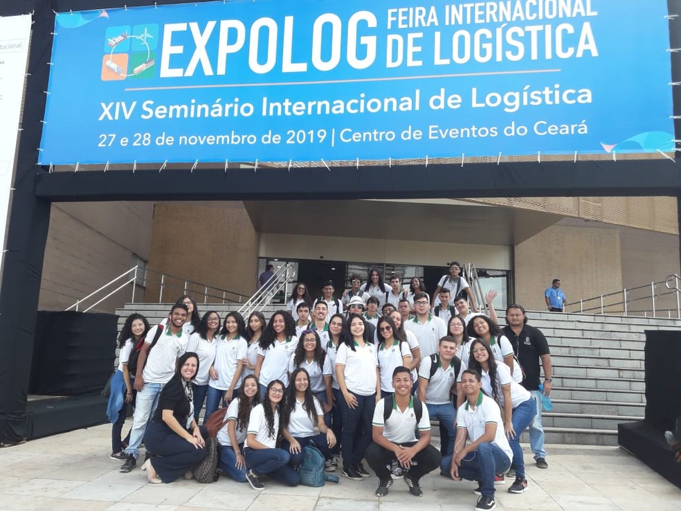 Ricardo junto com a turma de logística da escola profissionalizante — Foto: Arquivo pessoal