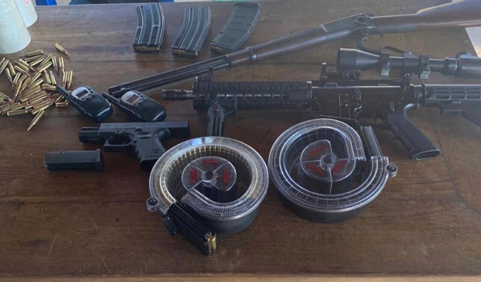 Armamento apreendido pela Polícia Civil durante operação em Elias Fausto — Foto: Divulgação/ Polícia Civil