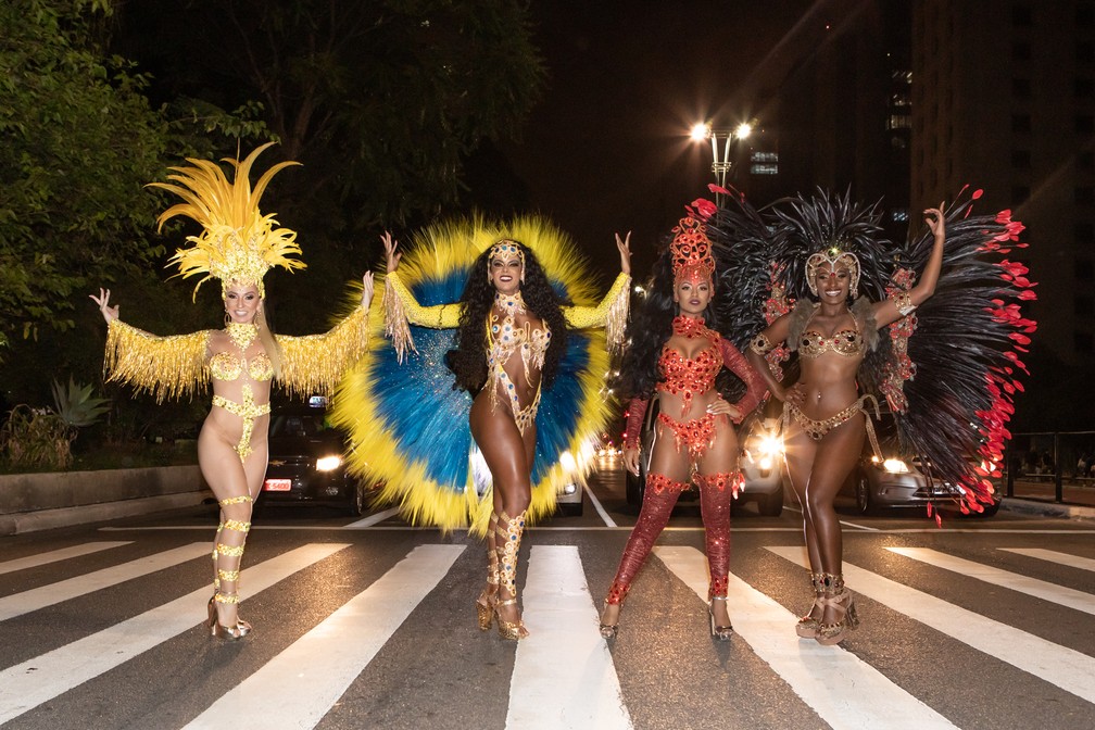 Marina Franco, Vanessa Alves, Karol Morais e Dom&Atilde;&ordf;nica Anast&Atilde;&iexcl;cio formam a corte da bateria da &Atilde;guia de Ouro &acirc;?? Foto: Celso Tavares/G1