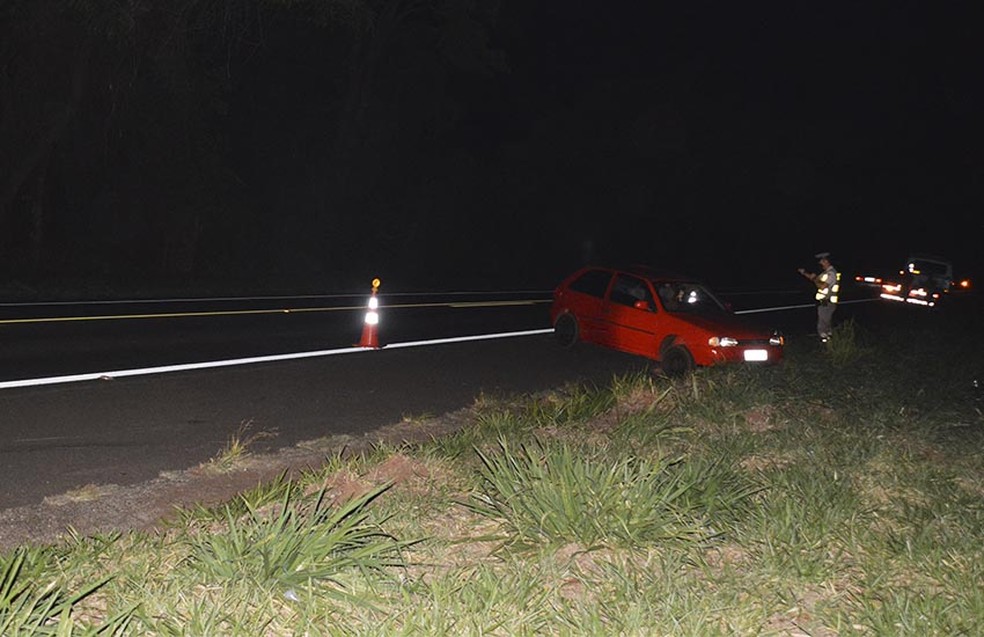 Acidente aconteceu na noite desta segunda-feira (12) na SP-284 em Paraguaçu Paulista — Foto: Manoel Moreno/i7 Notícias