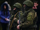 Homens armados ocupam dois aeroportos na Crimeia