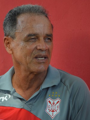 Roberval aprova goleada e diz que está muito satisfeito com a equipe