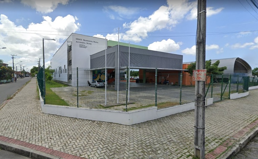 Escola de Ensino Fundamental e Médio Maria Antoniêta Nunes, em Fortaleza, onde estudantes passaram mal. — Foto: Reprodução/GoogleMaps