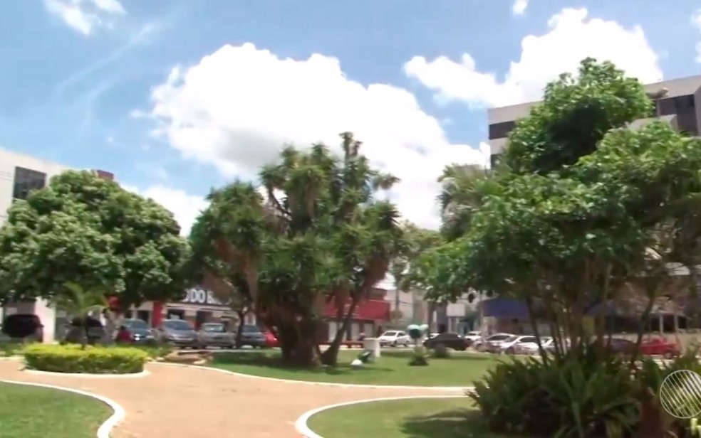 Praça Orlando Leite, em Vitória da Conquista, nesta sexta-feira — Foto: Reprodução/TV Sudoeste