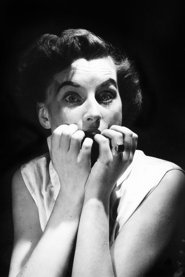 1950s SCARED FRIGHTENED BRUNETTE WOMAN ABOUT TO SCREAM IN FEAR  (Photo by Coleman/ClassicStock/Getty Images) (Foto: ClassicStock)