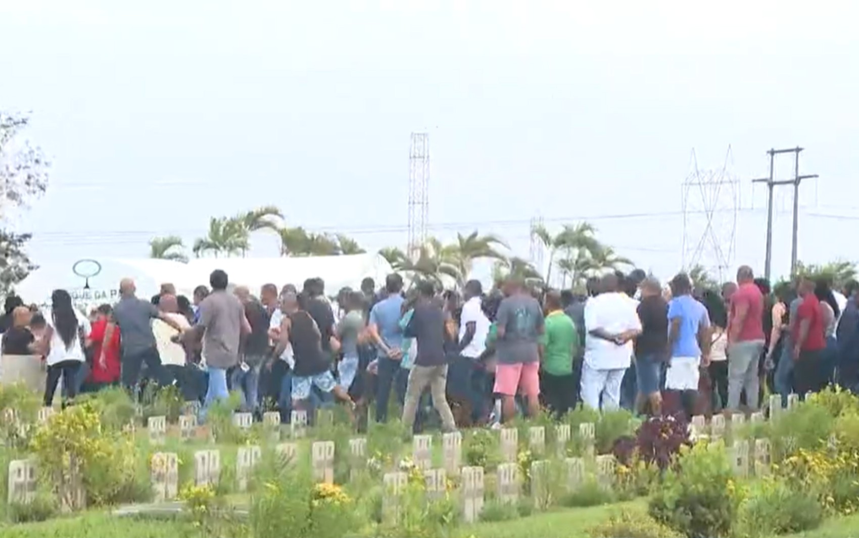 Corpos de PMs baleados no IAPI são enterrados em Salvador; agentes trocaram tiros entre si 