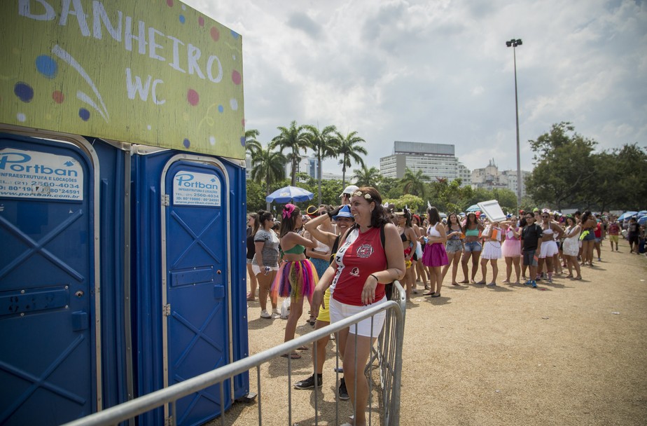 Banheiro químico durante carnaval no Rio em 2017.