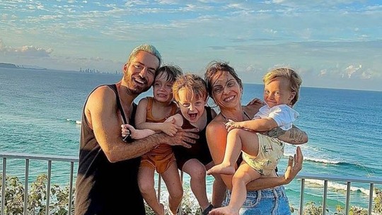 Thales Bretas se despede de férias na Austrália com foto em família