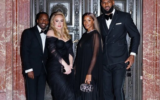 Adele usa look poderoso com o namorado em evento com LeBron James e a mulher em NY
