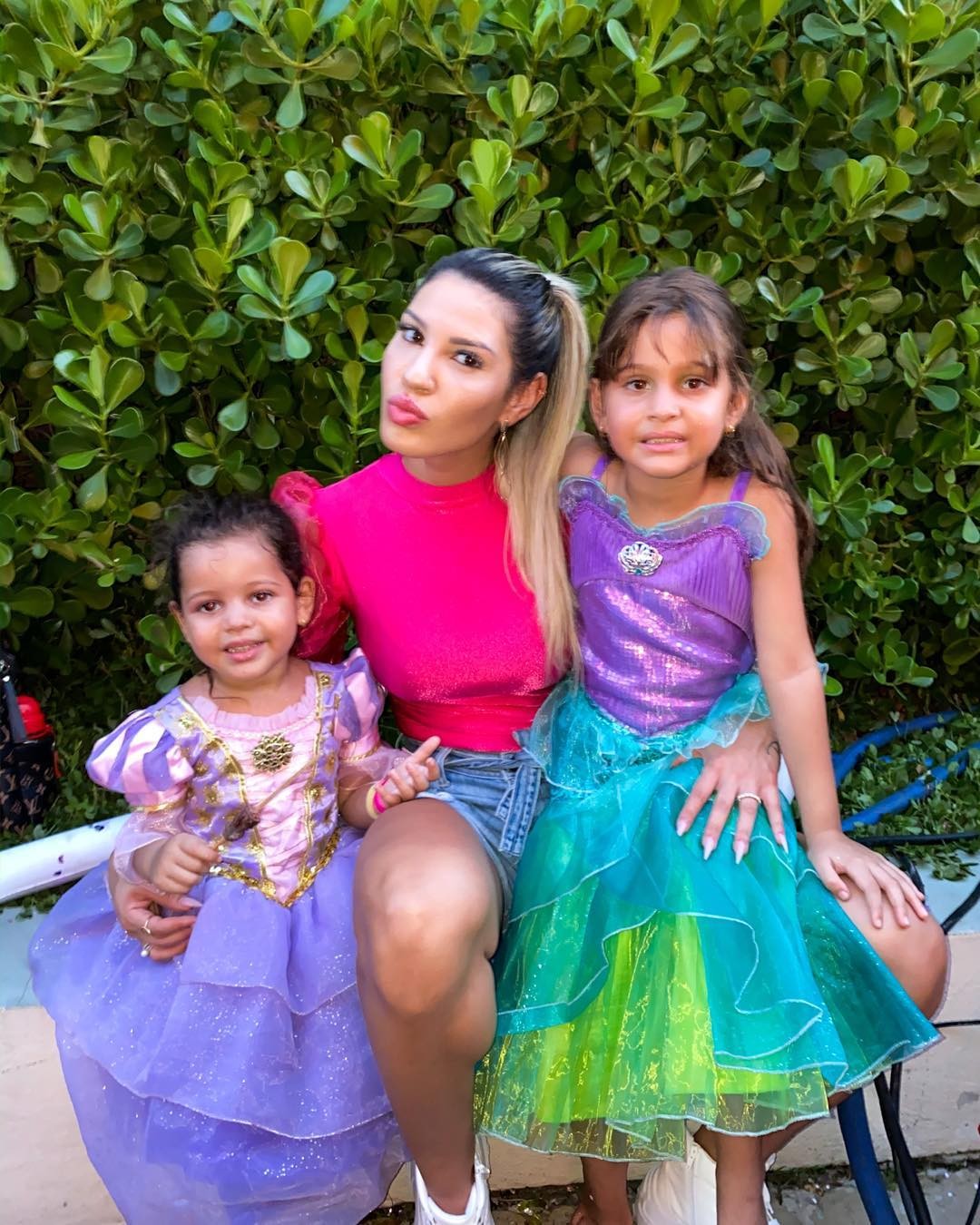 Milena Bemfica e as filhas Maria Eduarda e Maria Valentina (Foto: Reprodução / Instagram)