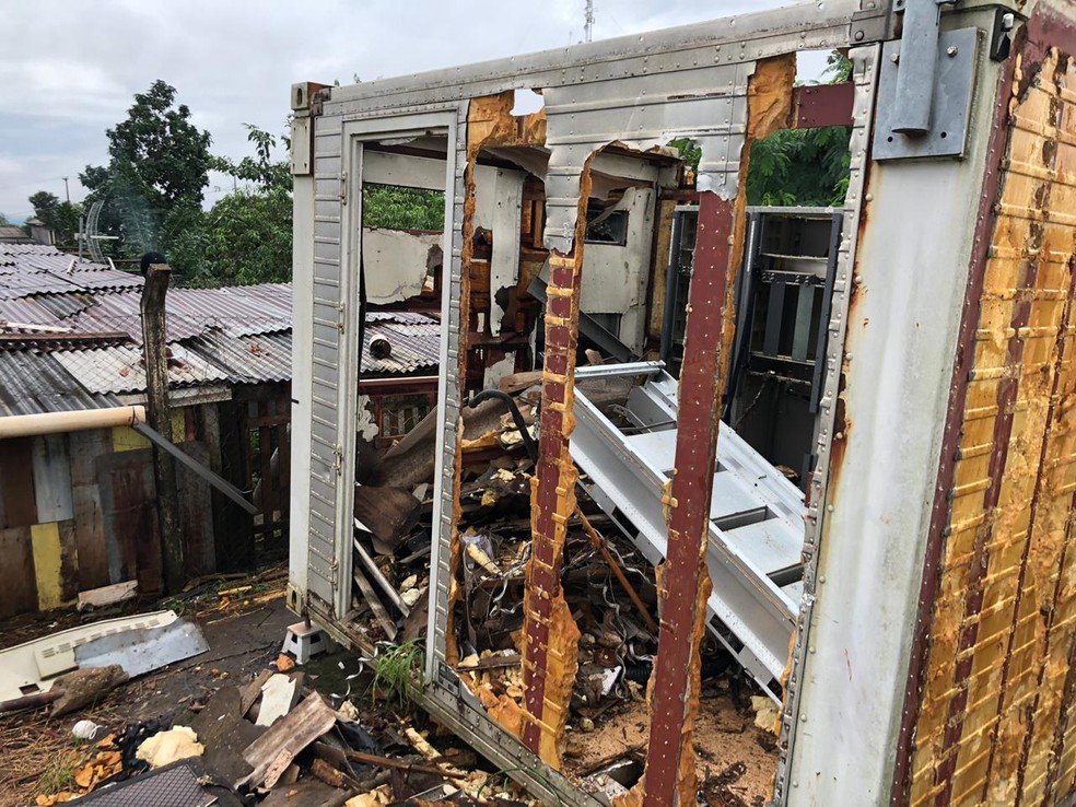 Operadora de telefonia mÃ³vel relatou Ã  polÃ­cia que prejuÃ­zo para consertar a central destruÃ­da foi de R$ 4 mil â Foto: PolÃ­cia Civil/DivulgaÃ§Ã£o
