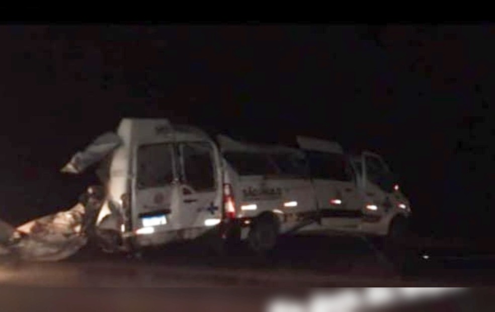 Acidente entre van e caminhão provoca quatro mortes em rodovia em Capão Bonito  — Foto: Arquivo Pessoal