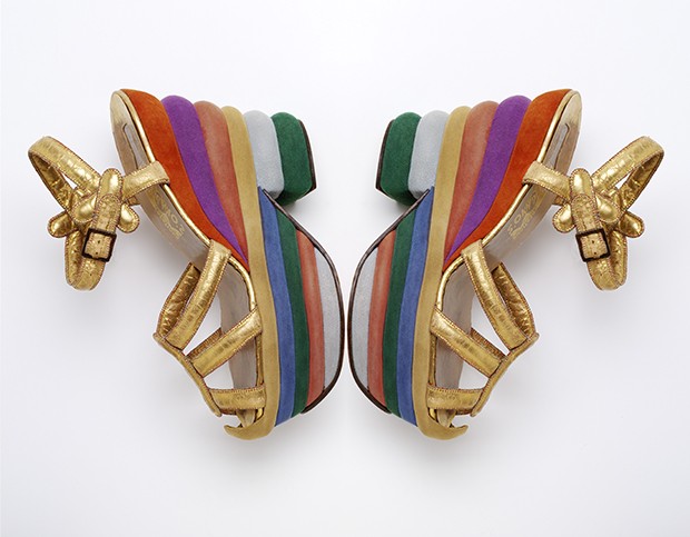  Salvatore Ferragamo’s ‘Rainbow’ sandal, Italy, 1938.  (Foto:  V&A )