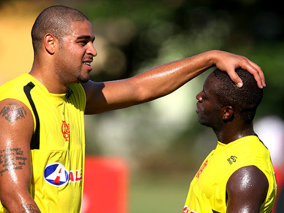 Adriano e Zé Roberto em treino do Flamengo em 2009 — Foto: Fernando Maia / O Globo