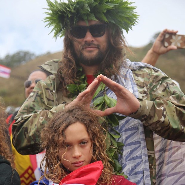 Jason Momoa, o Aquaman, em protesto no Havaí (Foto: Reprodução Instagram)