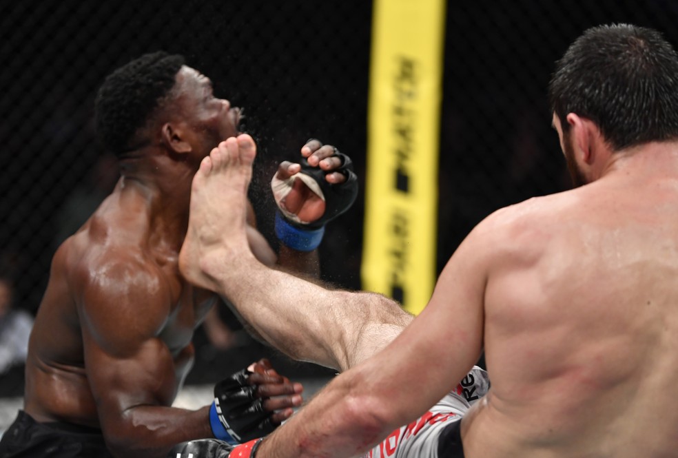 Magomed Ankalaev venceu Dalcha Lungiambula por nocaute aos 29s do R3 — Foto: Getty Images