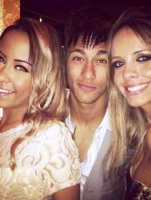 Neymar, a irmã Rafaela e a designer Samara Costa (Foto: Reprodução/Instagram)