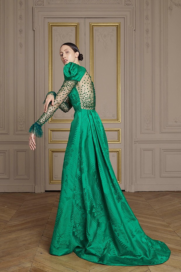 Emerald jacquard dress with Swarovski crystal-embroidered panelling (Foto: Phil Pointer)