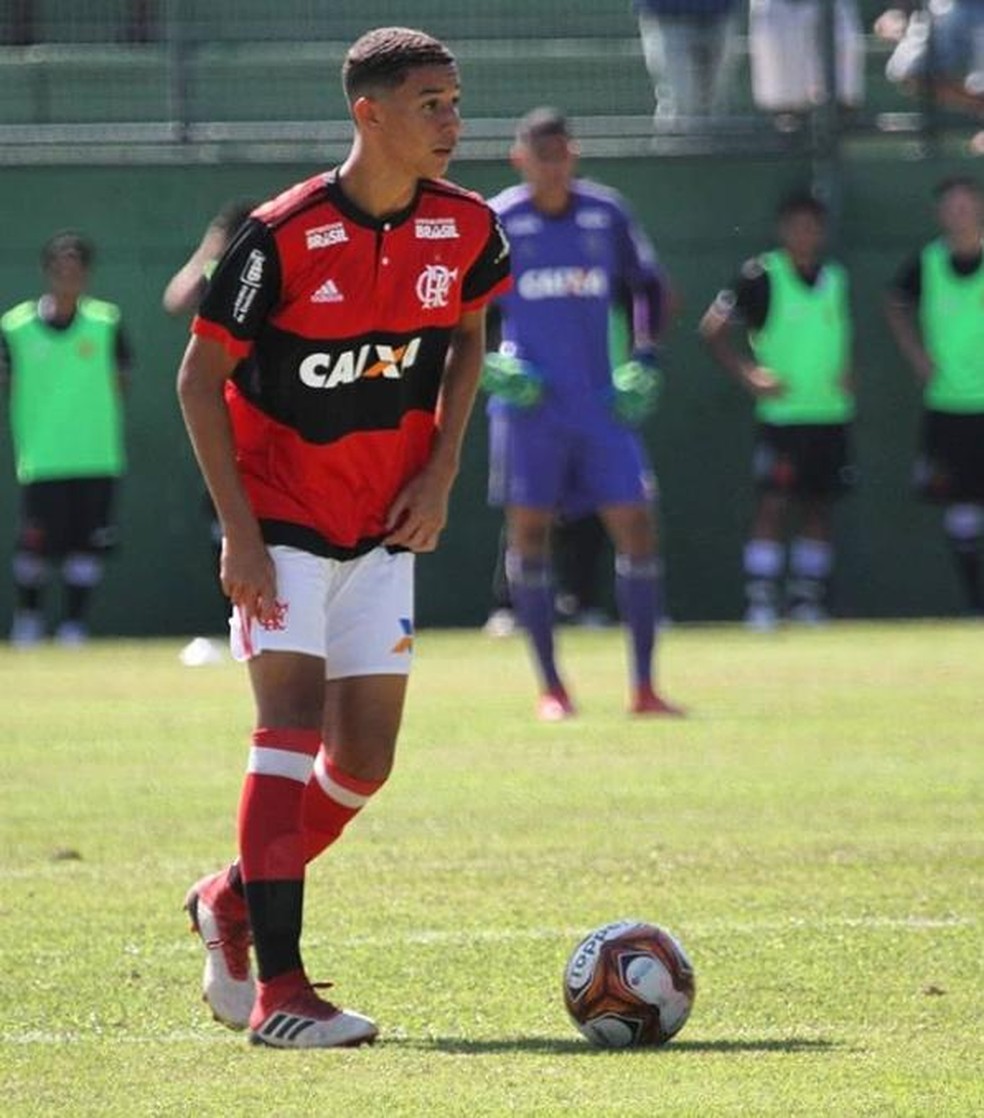 Kayque passou no teste e começou a jogar na base do Flamengo no ano passado — Foto: Reprodução/Instagram