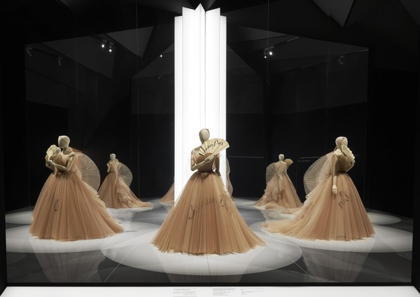 Exposição Dior Designer Of Dreams V&A (Foto: Divulgação/ Adrien Dirand)