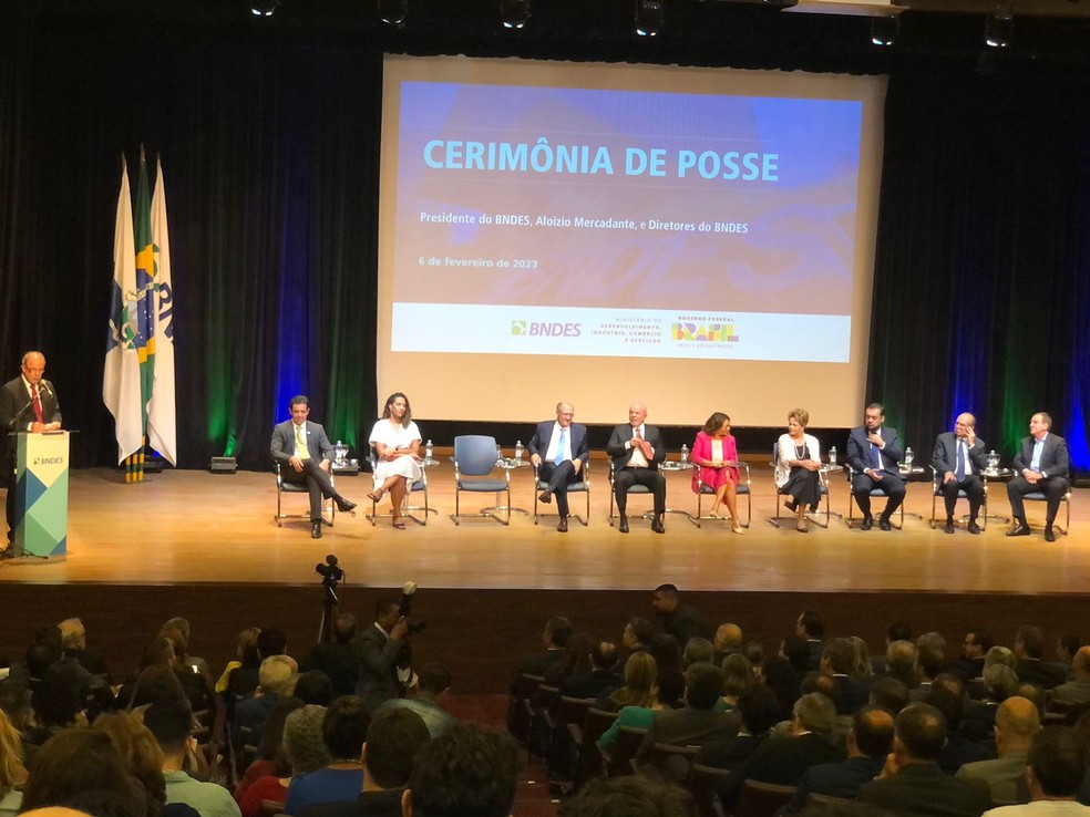 Cerimônia de posse de Aloízio Mercadante como presidente do BNDES conta com presença do presidente Lula, da primeira-dama Janja Silva, do prefeito Eduardo Paes, do governador Claudio Castro, e da ministra Anielle Franco, do vice-presidente, Geraldo Alckmin e da ex-presidente Dilma Rousseff — Foto: Henrique Coelho / g1