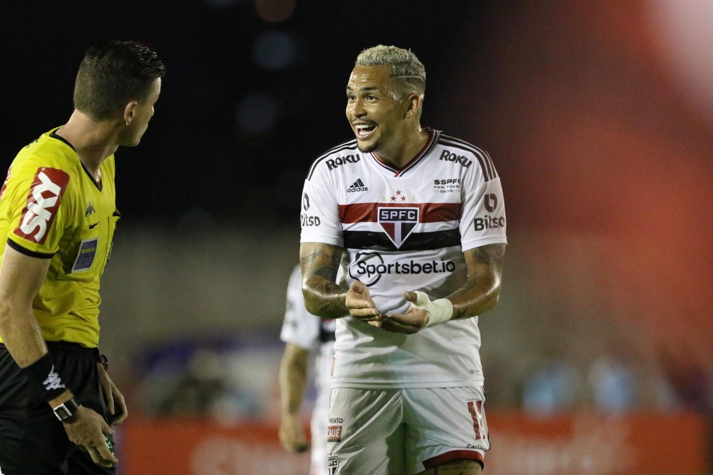 Luciano estreou na temporada pelo São Paulo em empate com o Campinense — Foto: Marlon Costa/Futura Press