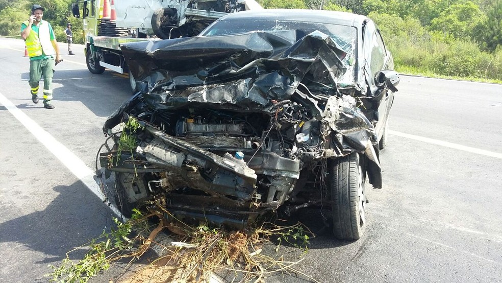 Colisão na BR-392 foi frontal, conforme PRF (Foto: Divulgação/PRF)