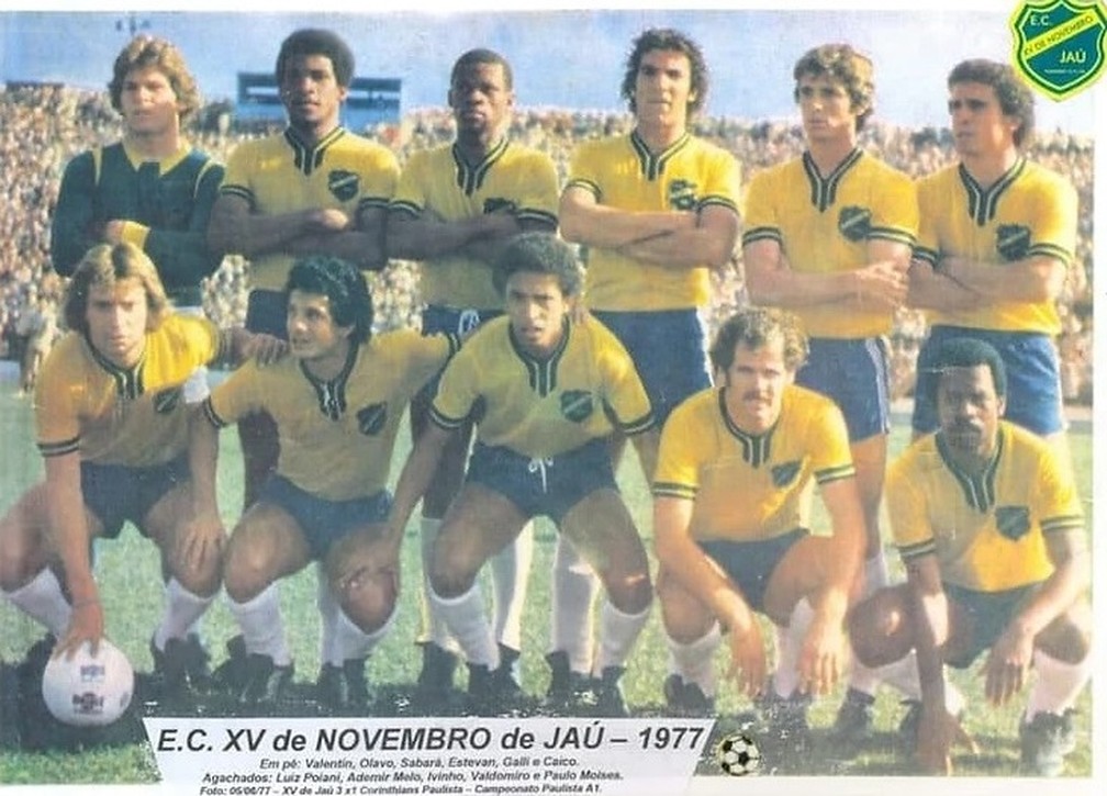 Valentim é o primeiro em pé, da esquerda para a direita  — Foto: Divulgação/XV de Jaú