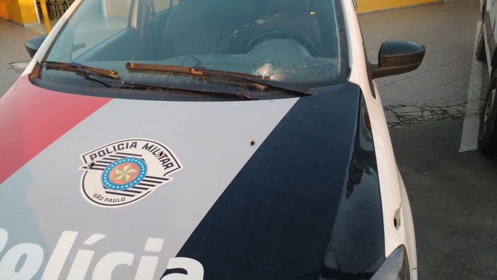 Viatura foi atingida por sete disparos (Foto: Divulgação/Polícia Militar)
