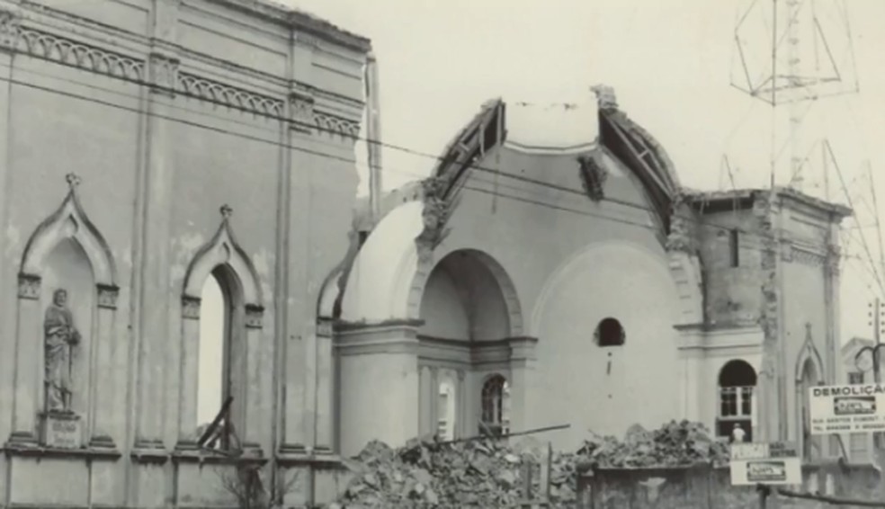 Espaço foi palco também da própria demolição e reconstrução da Catedral de Ponta Grossa — Foto: Reprodução/RPC