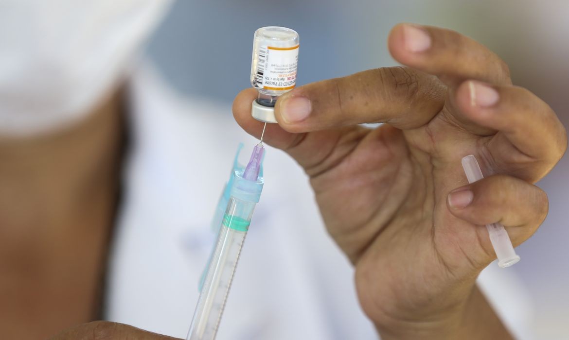 Especialistas analisam a vacinação contra Covid-19 ao longo do último ano no Brasil (Foto: José Cruz/Agência Brasil)
