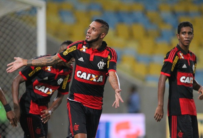 Paulinho na vitória do Flamengo sobre o Volta Redonda (Foto: Gilvan de Souza / Flamengo) Paulinho na vitória do Flamengo sobre o Volta Redonda (Foto: Gilvan de Souza / Flamengo)