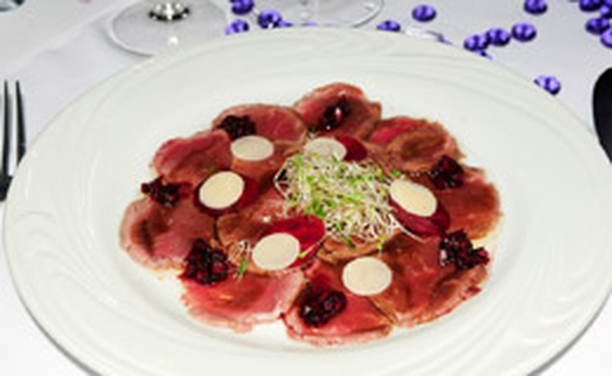 Carpaccio de Filé-mignon com vinagrete de cacau | Entradas | Receitas