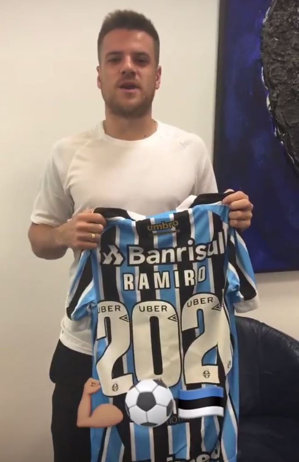 Ramiro renovou por mais três anos (Foto: reprodução)