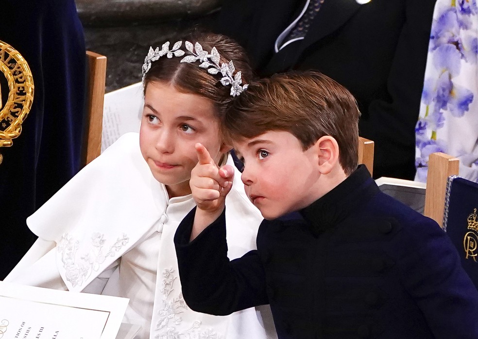Princesa Charlotte e Príncipe Louis (Foto: Reprodução/ Revista Quem)