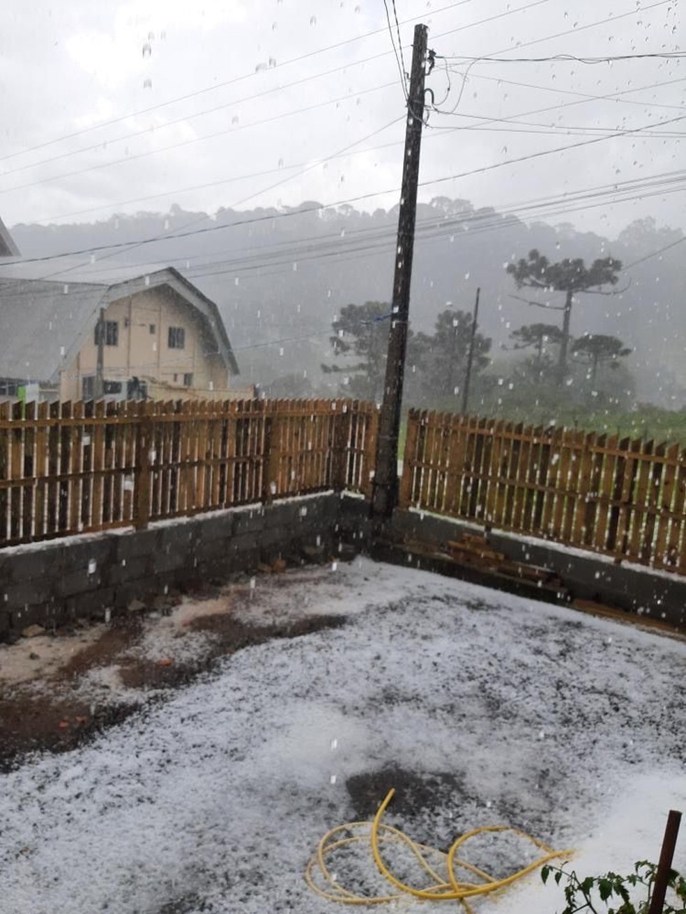 Queda de granizo em Urupema (SC)  Foto: Iris Melo/ Arquivo Pessoal