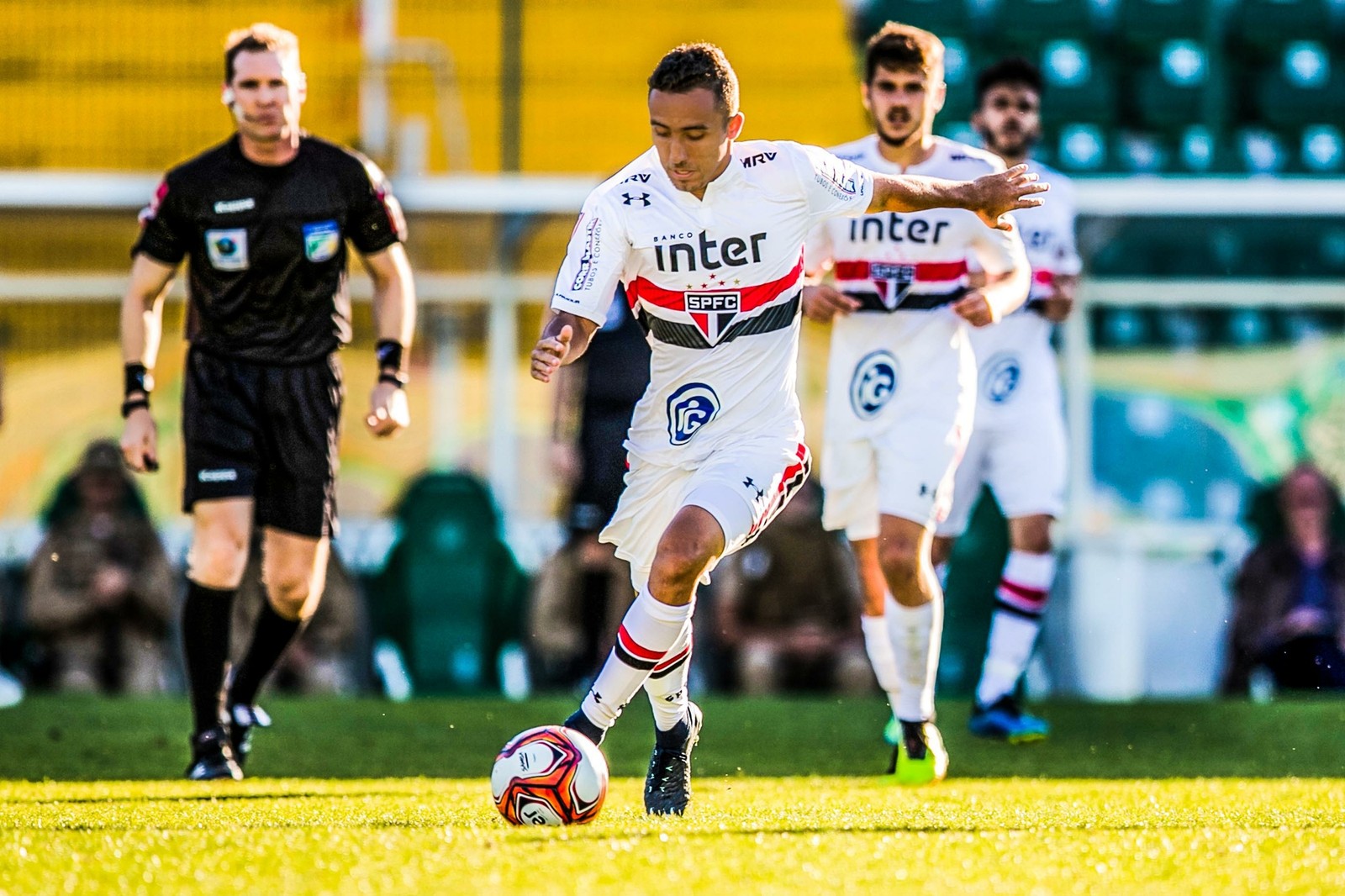Após ano no São Paulo, Lima aguarda definição de futuro e planeja subida aos profissionais