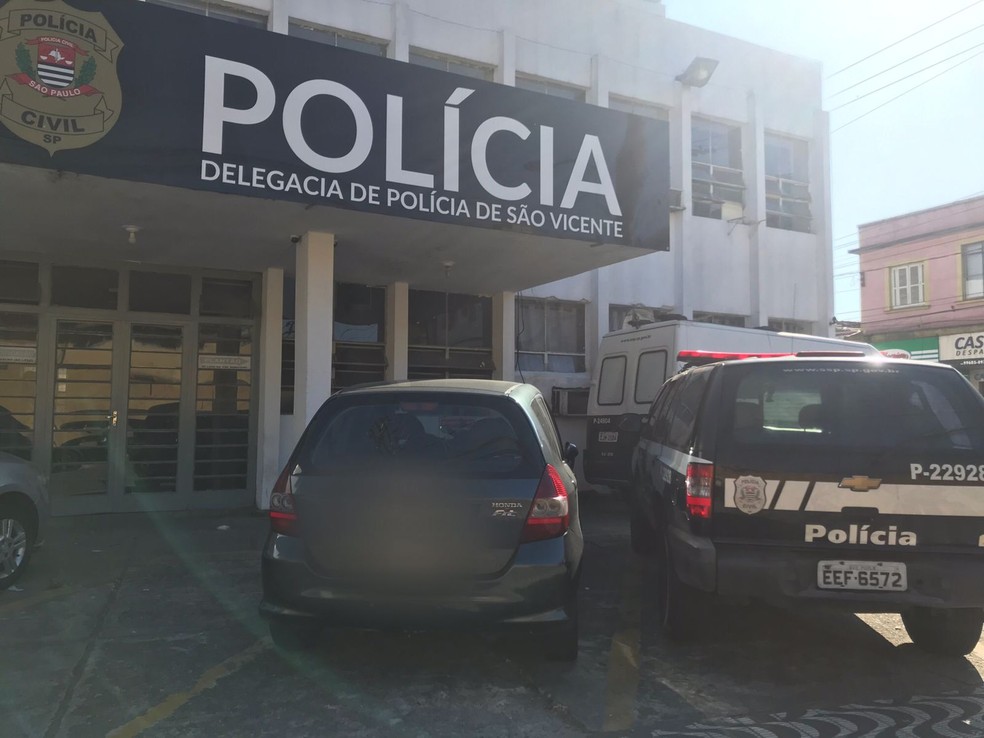 Caso foi registrado na Delegacia Sede de São Vicente, SP — Foto: Brenda Bento/g1