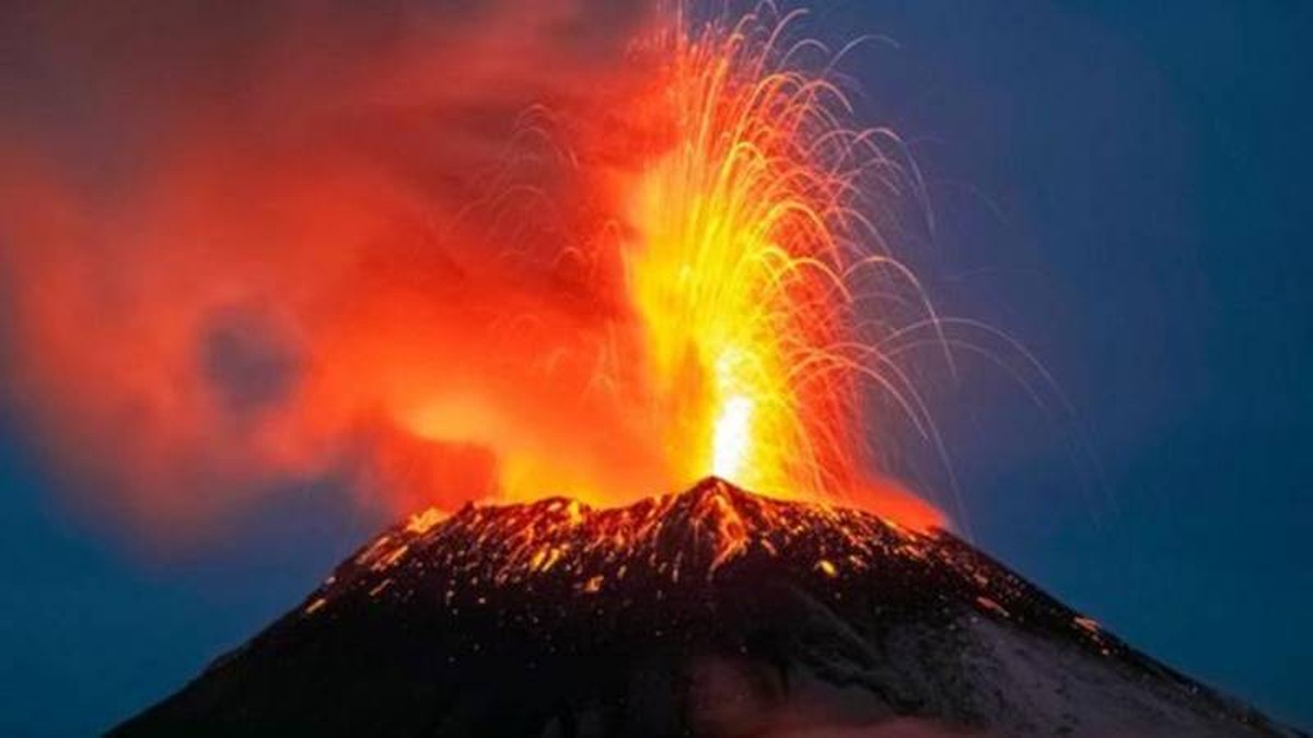 Las impactantes imágenes de la erupción del volcán que pone en alerta a México |  Mundo