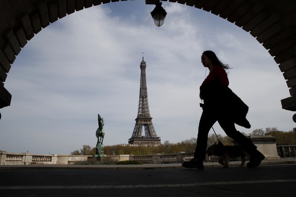 O ataque ocorreu no último domingo (18), no Campo de Marte, próximo à Torre Eiffel — Foto: Christophe Ena/AP Photo