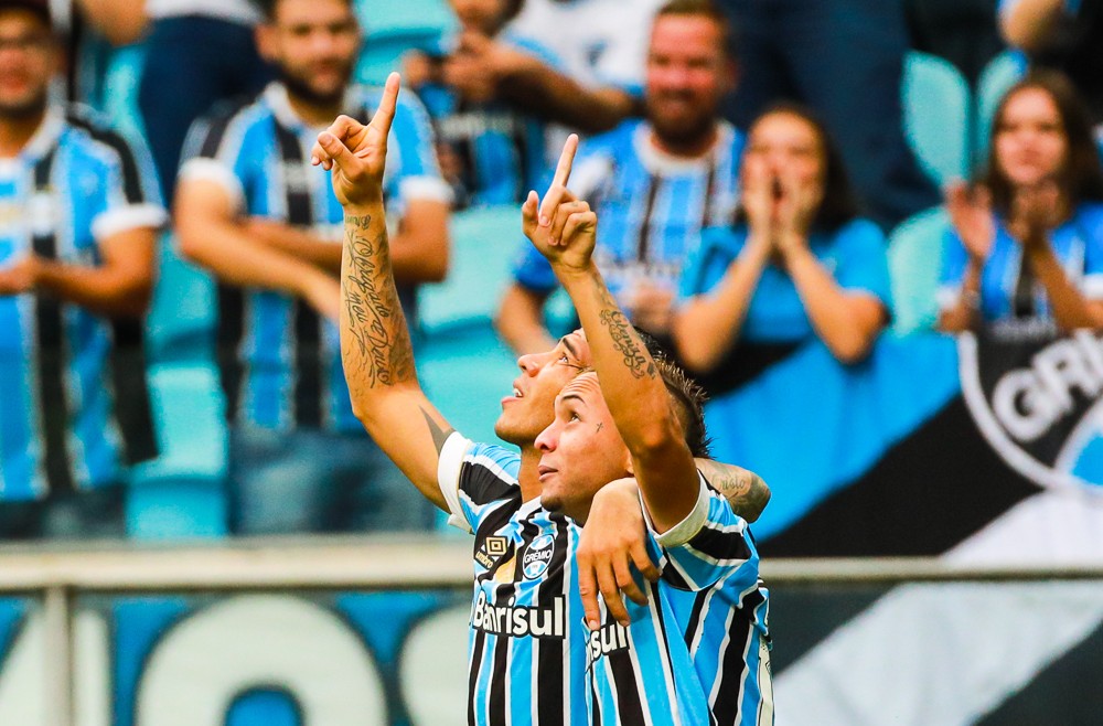 Jael e Everton deitam e rolam em goleada do Grêmio na final