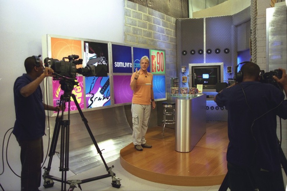 Ciro Bottini em meio a gravações da programação da Shoptime (Foto Reprodução/Internet)
