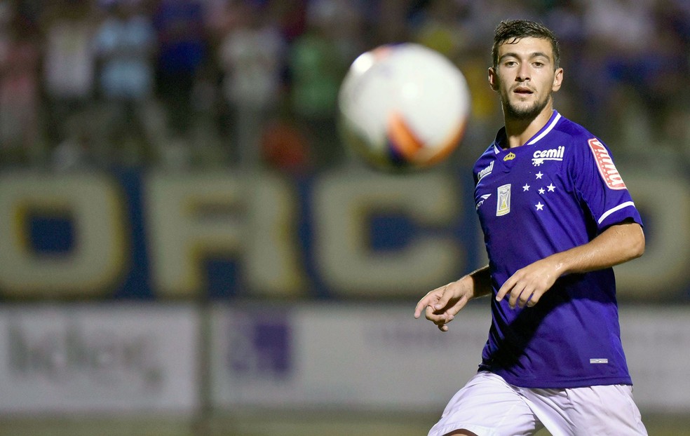 Arrascaeta no in&iacute;cio de sua passagem no Cruzeiro &mdash; Foto: Douglas Magno/ Ag&ecirc;ncia Estado