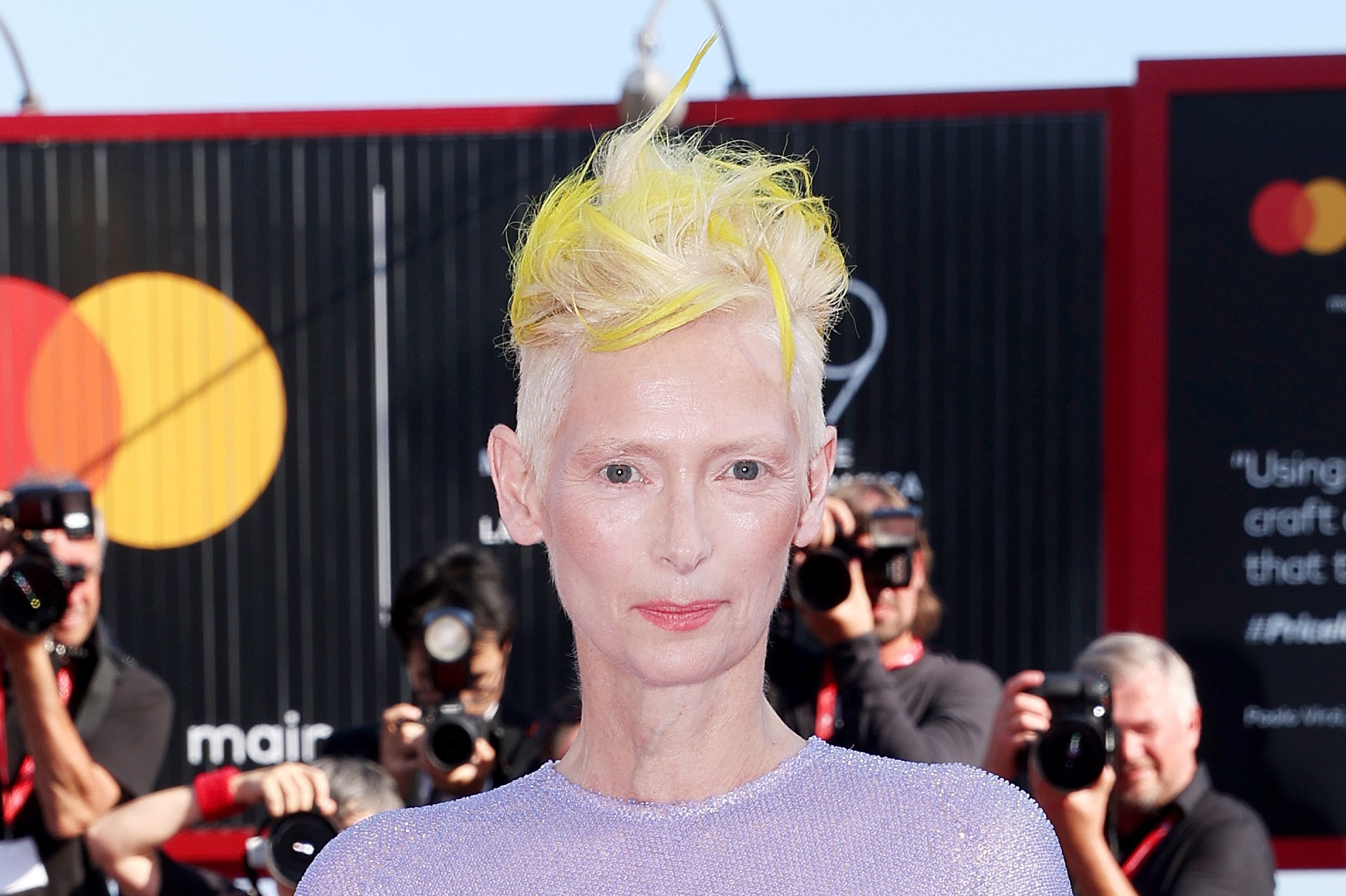 VENICE, ITALY - SEPTEMBER 06: Tilda Swinton attends "The Eternal Daughter" red carpet at the 79th Venice International Film Festival on September 06, 2022 in Venice, Italy. (Photo by Daniele Venturelli/WireImage) (Foto: WireImage)