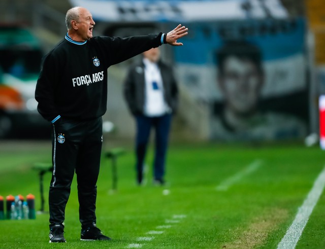 Felipão lamenta chances perdidas: Tem que acabar com o jogo
