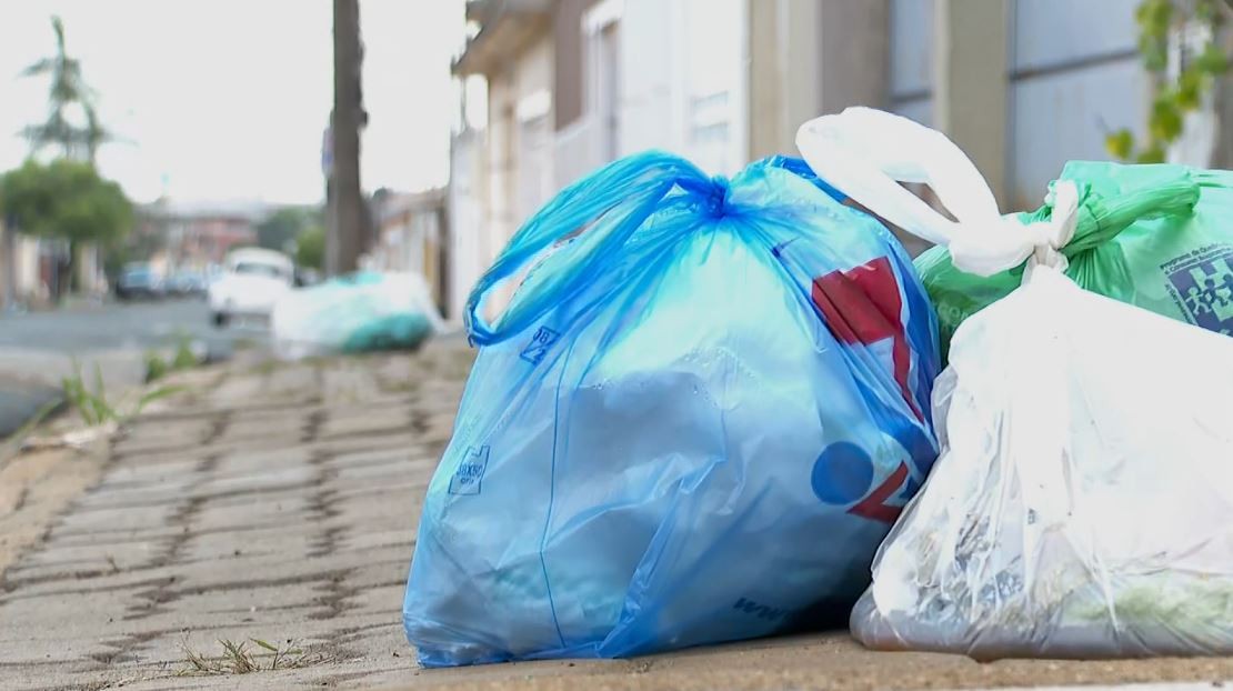 Impasse em licitação suspende coleta de lixo em Franca, SP, e prefeitura faz contrato emergencial; entenda