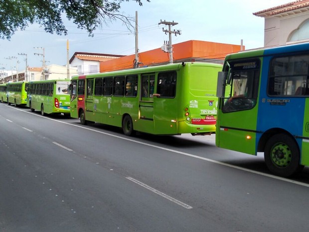 Manifestação contra aumento na passagem de onibus (Foto: Ellyo Teixeira/G1)