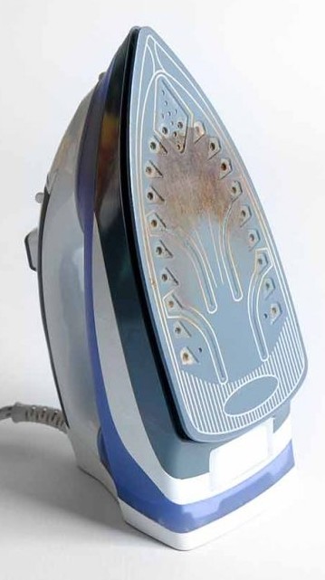 Testamos: limpar ferro com vinagre é truque ou realmente funciona?