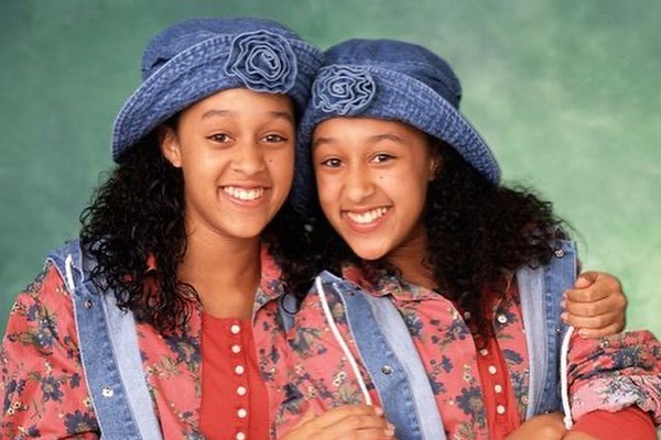 Tia e Tamera Mowry na série Irmãs ao Quadrado (Foto: Divulgação)