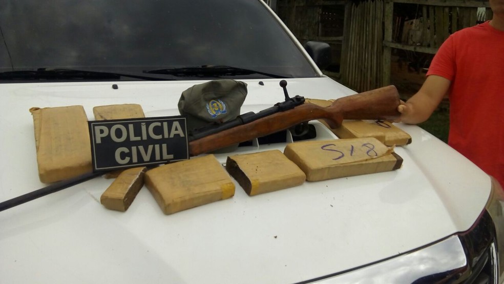 Foram apreendidos cinco quilos de maconha e dois de cocaína durante operação (Foto: Divulgação/Polícia Civil)